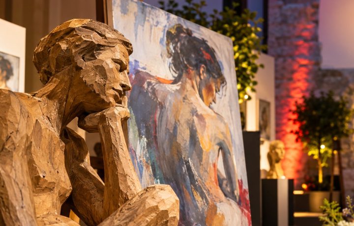 Wichtig: Es handelt sich um eine KI-generierte Illustration des Ausstellungsthemas, nicht um eine historische Originalaufnahme oder eine authentische Abbildung von Josef Perinkas Werken.